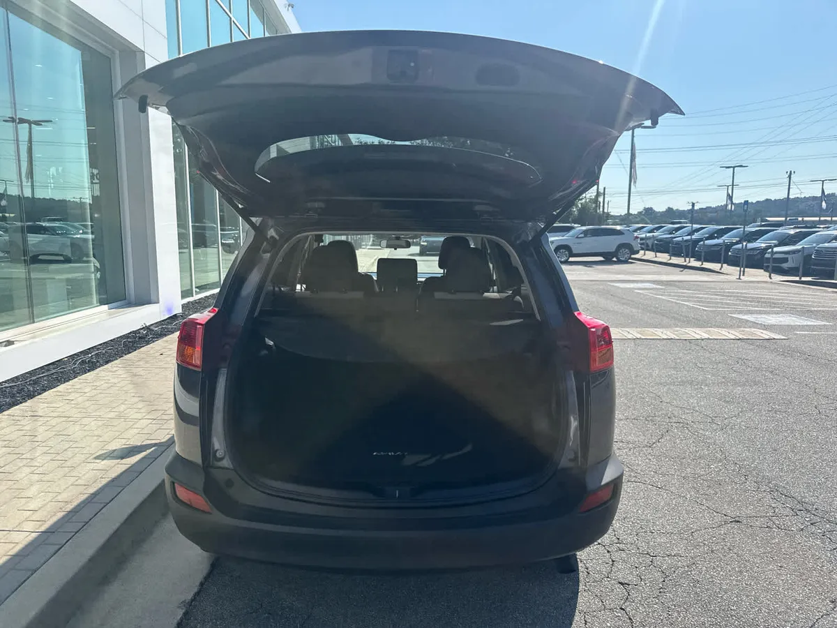 2013 Toyota RAV4 XLE thumbnail 40