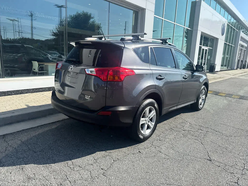 2013 Toyota RAV4 XLE thumbnail 7