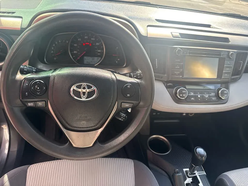 2013 Toyota RAV4 XLE thumbnail 8