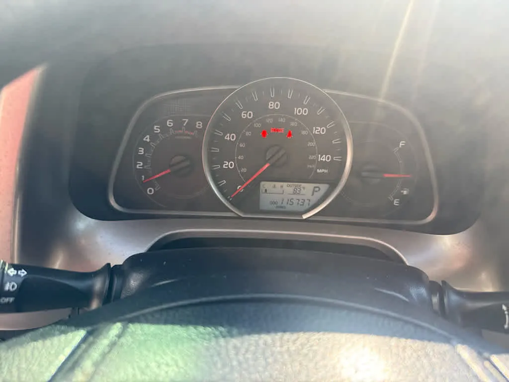 2013 Toyota RAV4 XLE thumbnail 9