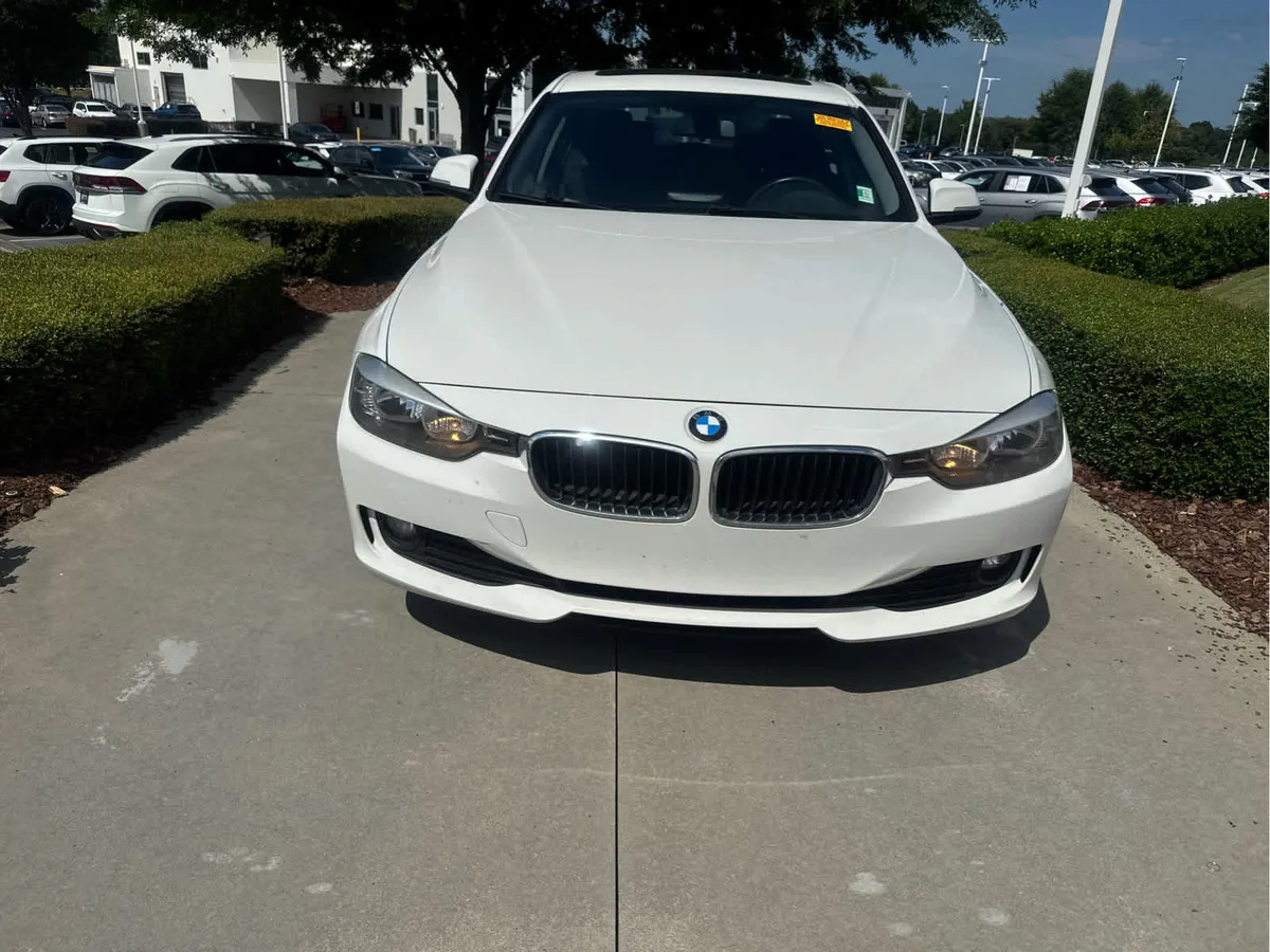 2014 BMW 3 Series 320i thumbnail 10
