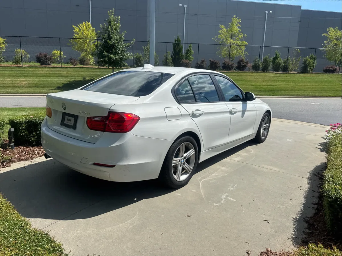2014 BMW 3 Series 320i thumbnail 5