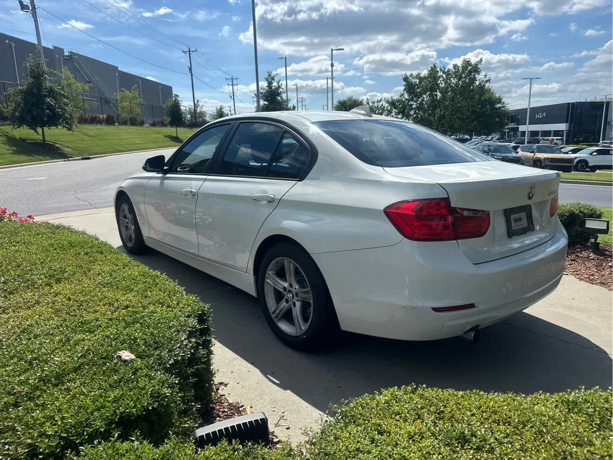 2014 BMW 3 Series 320i thumbnail 7