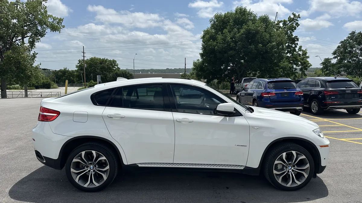 2014 BMW X6 xDrive50i thumbnail 10