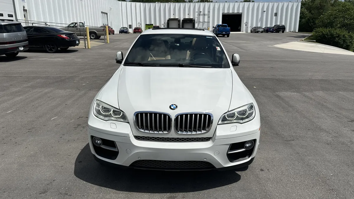 2014 BMW X6 xDrive50i thumbnail 2