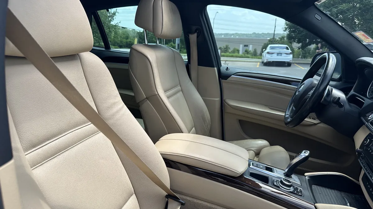 2014 BMW X6 xDrive50i thumbnail 32