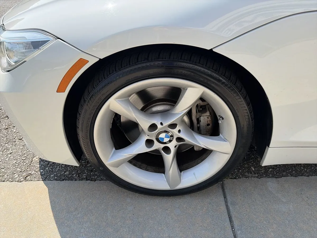2014 BMW Z4 sDrive35is thumbnail 13
