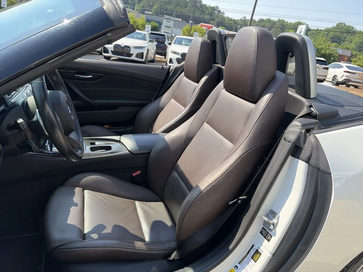2014 BMW Z4 sDrive35is thumbnail 14
