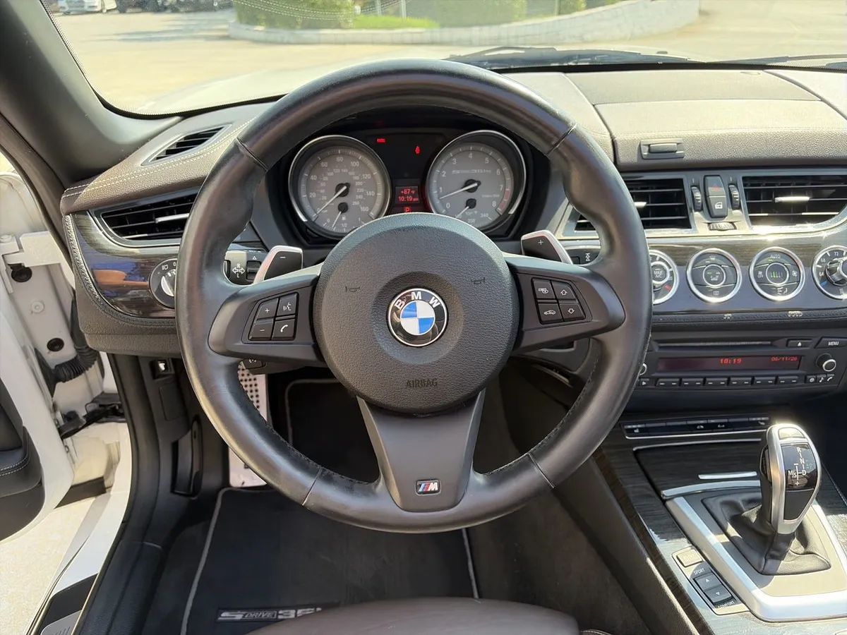 2014 BMW Z4 sDrive35is thumbnail 17