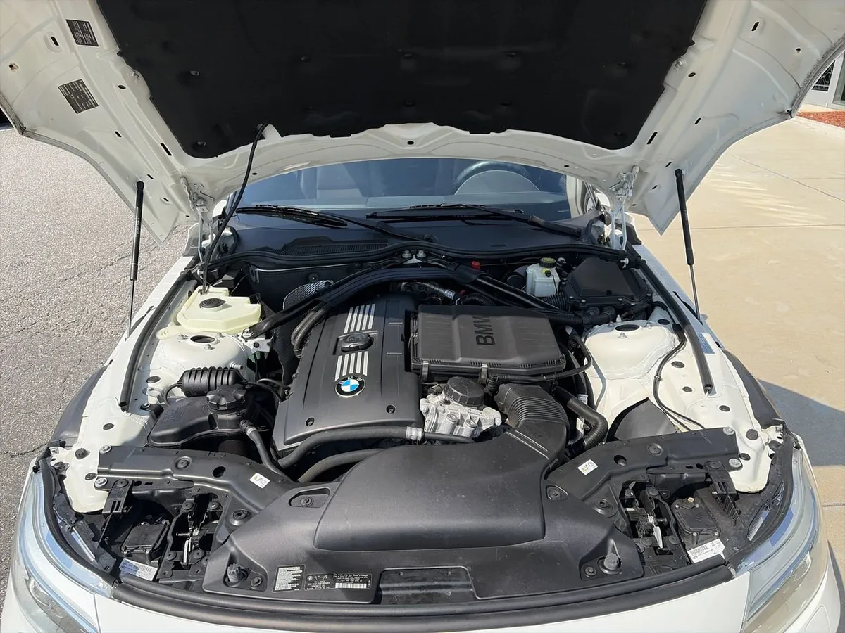2014 BMW Z4 sDrive35is thumbnail 29