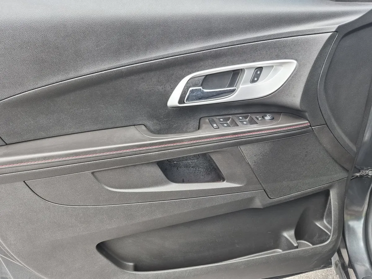 2014 Chevrolet Equinox LT thumbnail 21