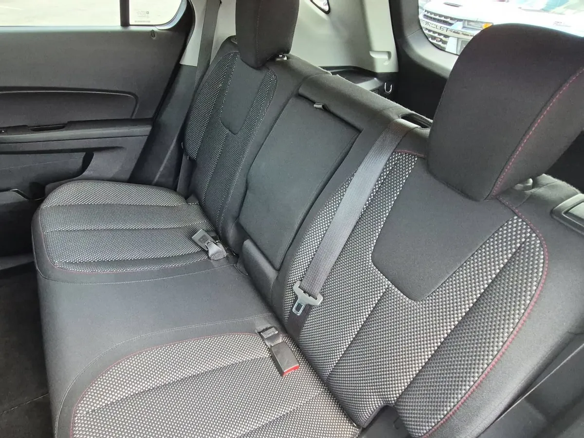 2014 Chevrolet Equinox LT thumbnail 23