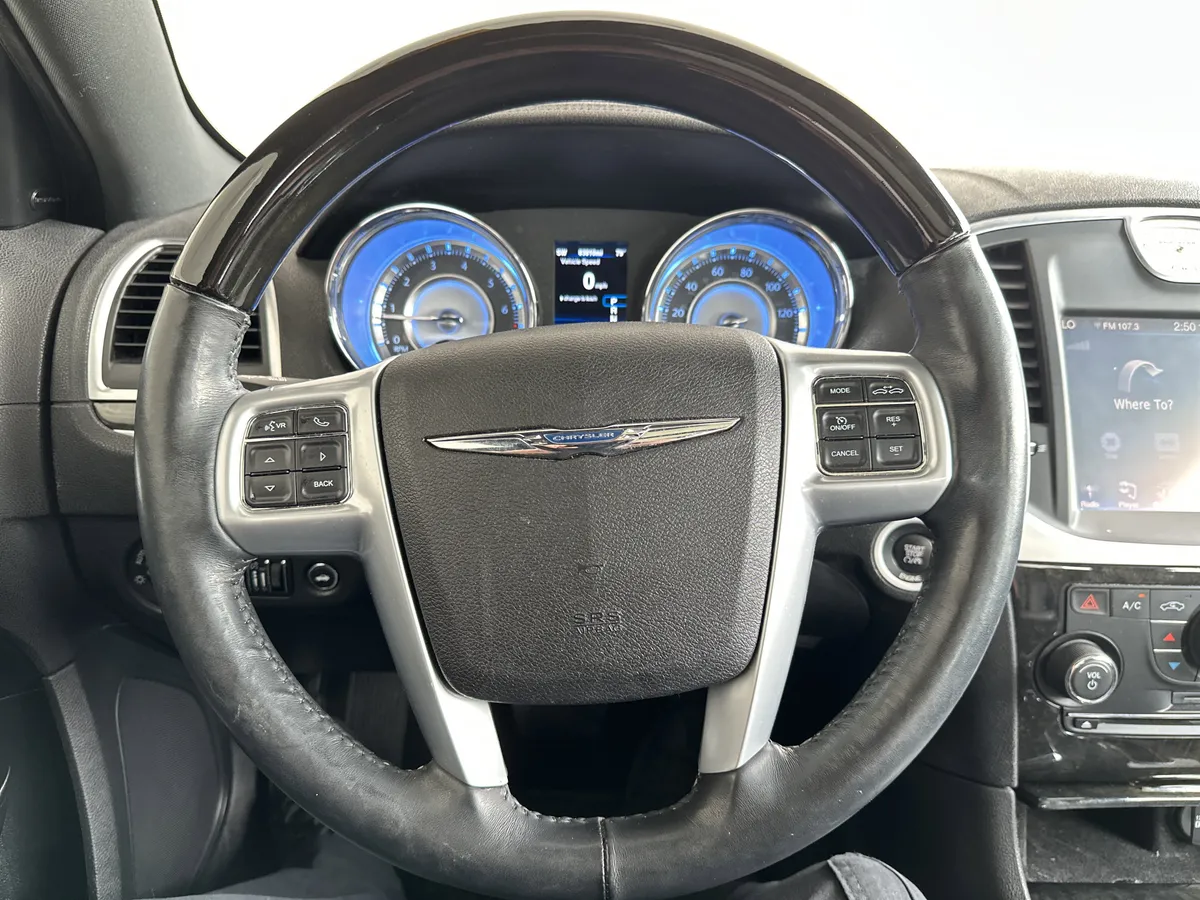 2014 Chrysler 300 300C thumbnail 17