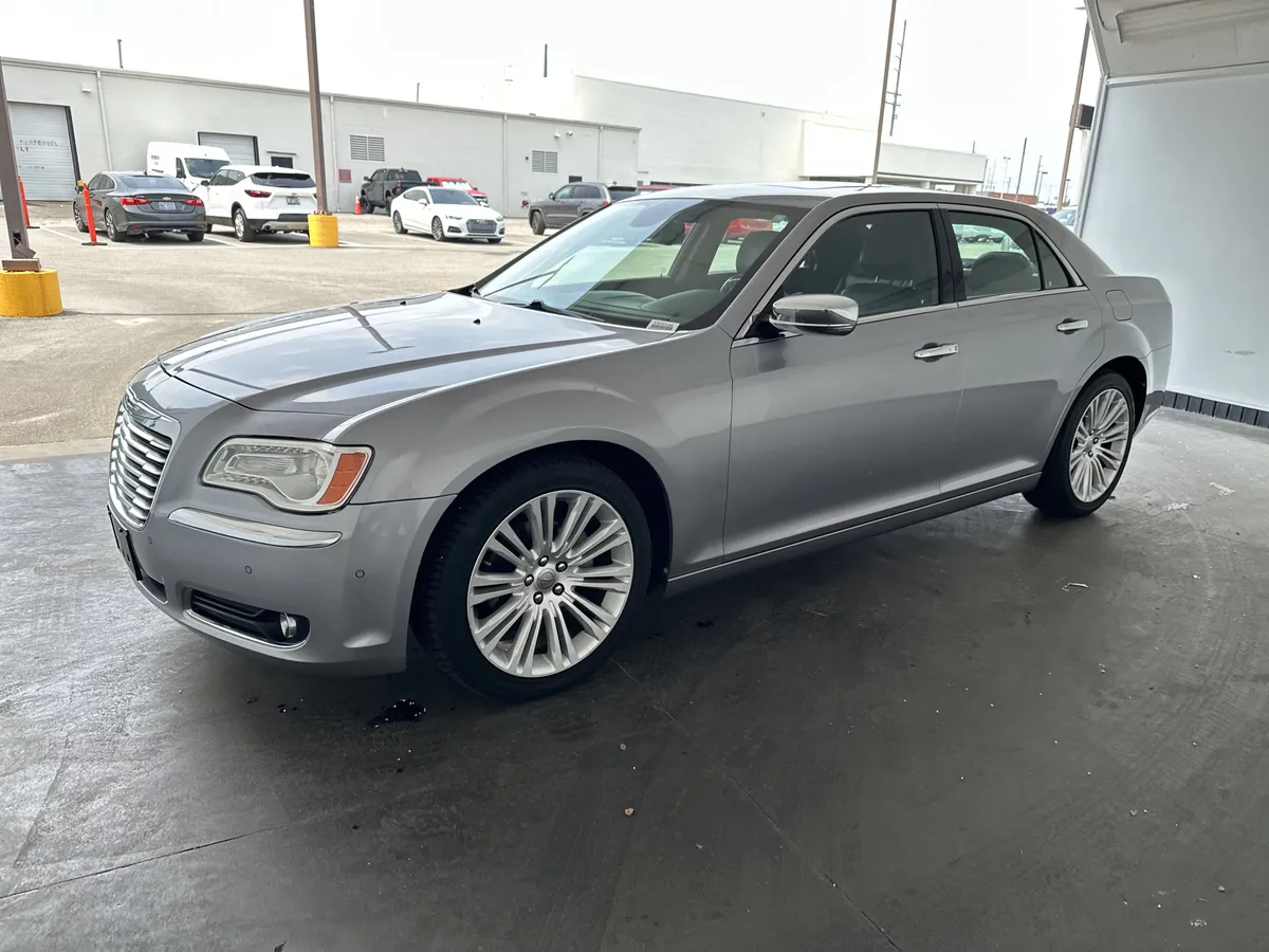 2014 Chrysler 300 300C thumbnail 2