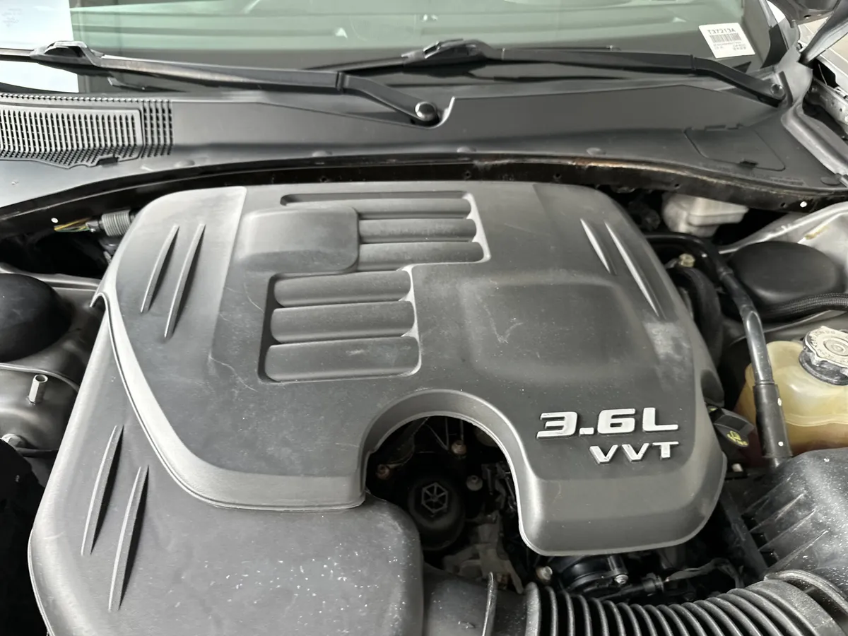 2014 Chrysler 300 300C thumbnail 33