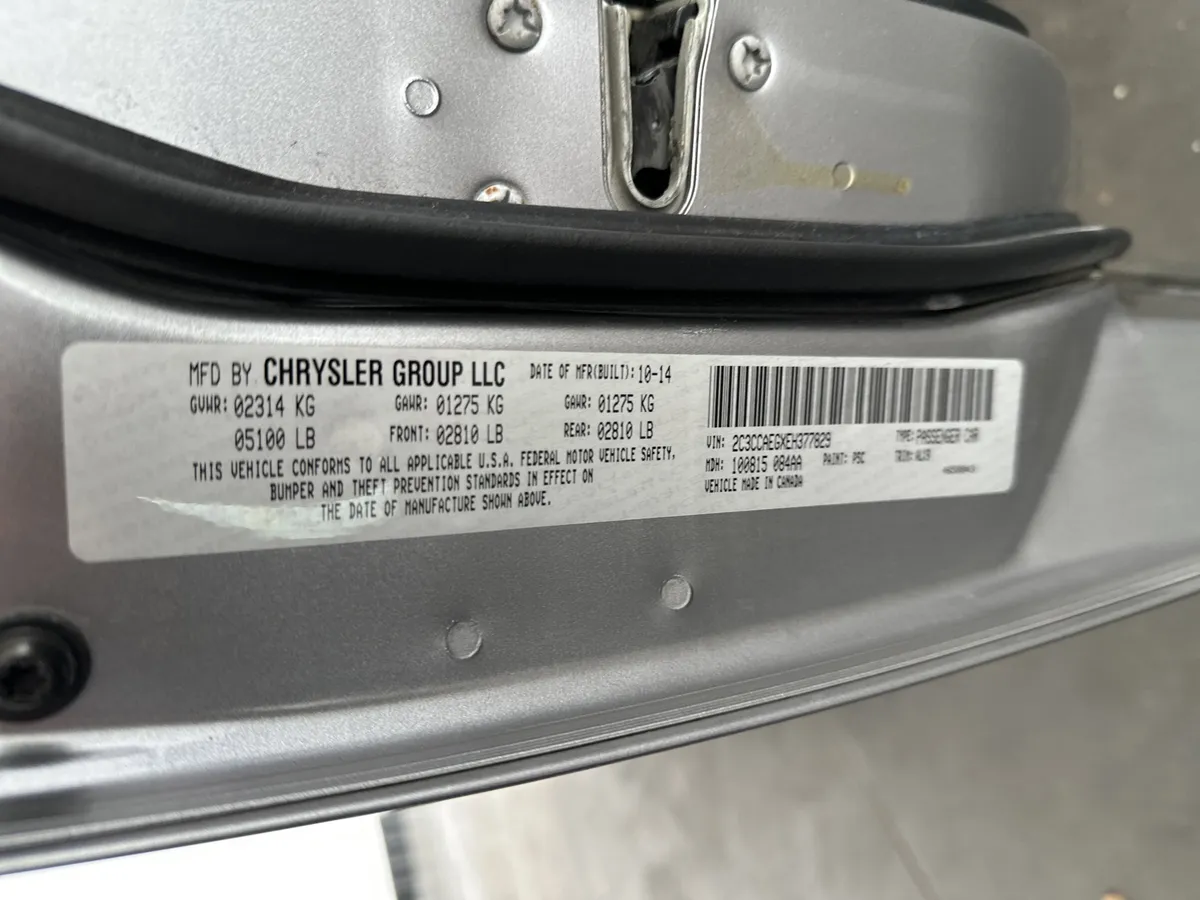 2014 Chrysler 300 300C thumbnail 34