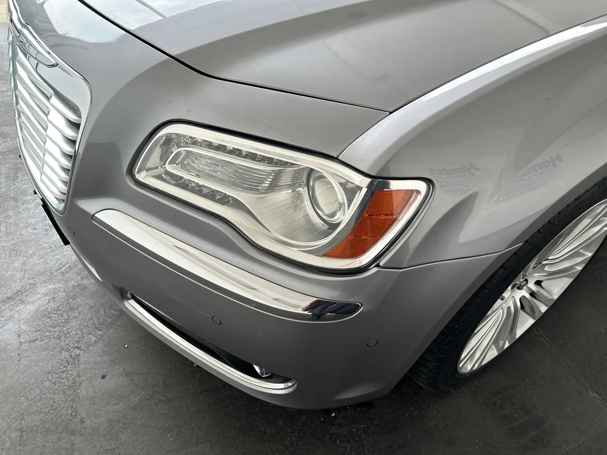 2014 Chrysler 300 300C thumbnail 4