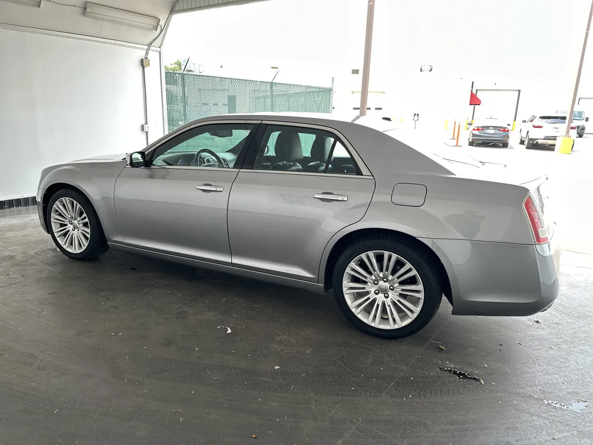 2014 Chrysler 300 300C thumbnail 5