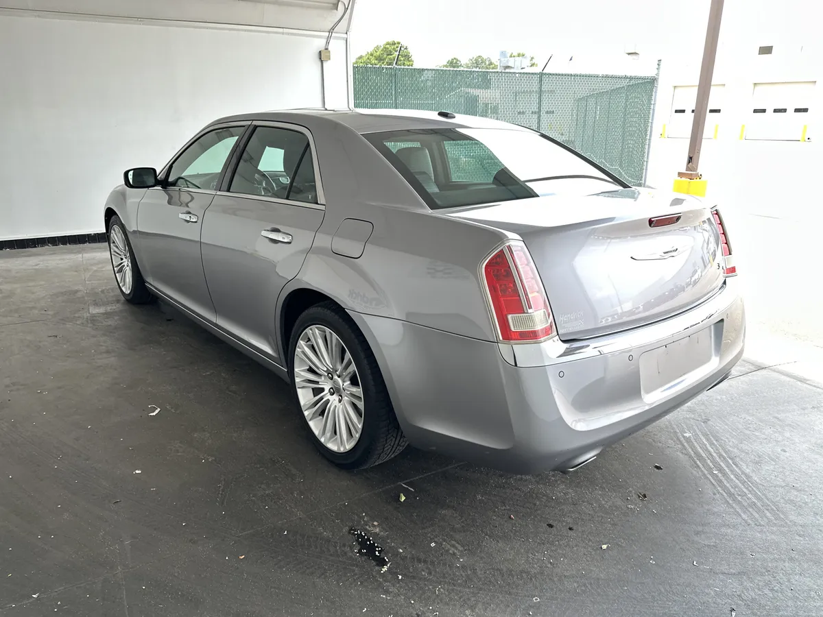 2014 Chrysler 300 300C thumbnail 6