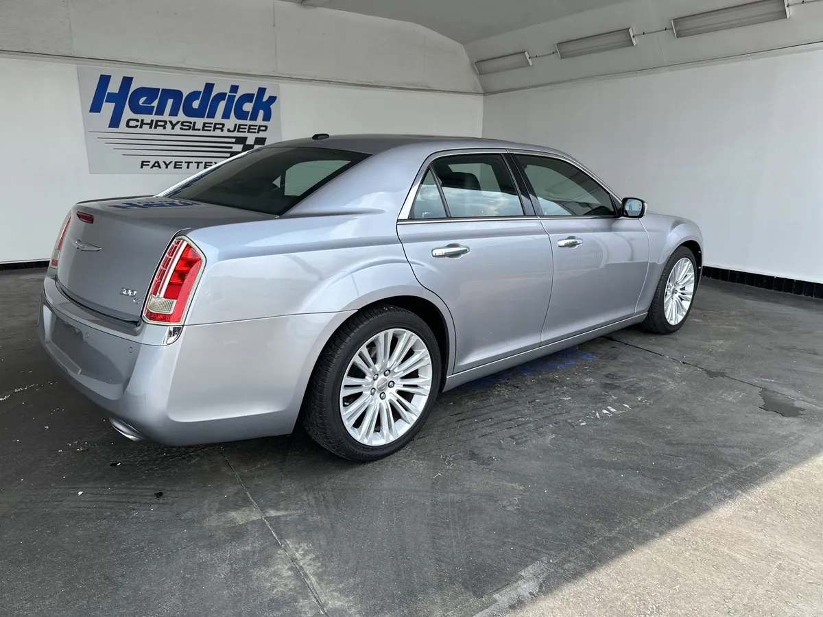 2014 Chrysler 300 300C thumbnail 8