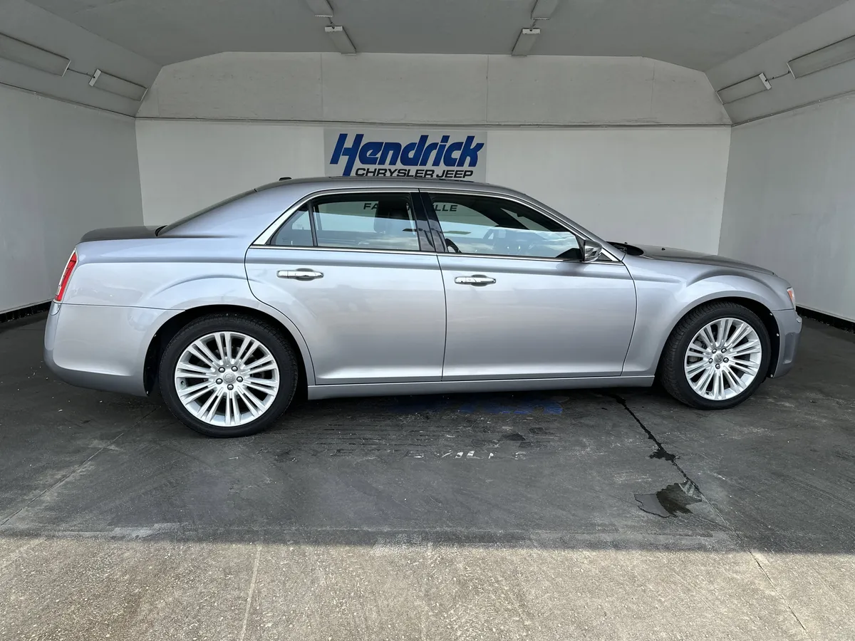 2014 Chrysler 300 300C thumbnail 9