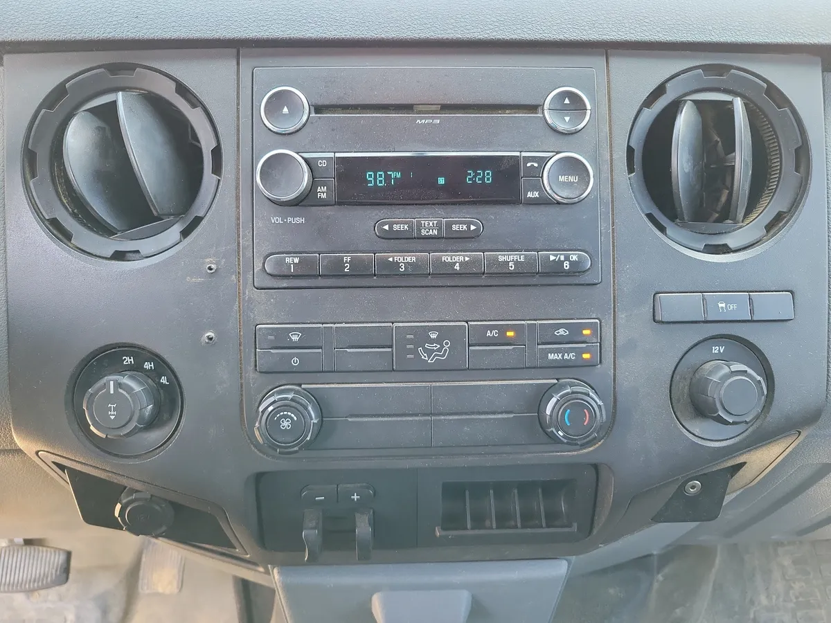 2014 Ford F-250 XLT thumbnail 15