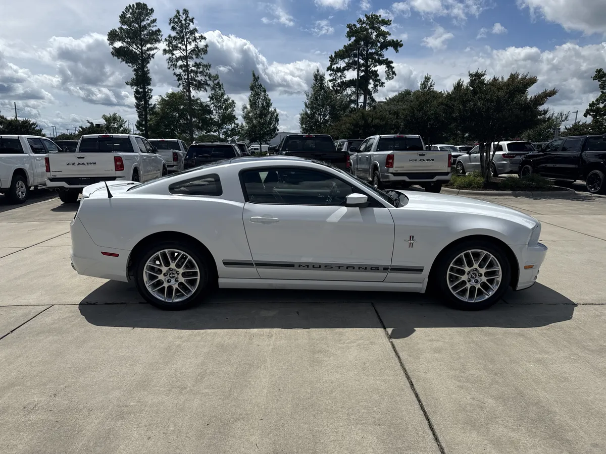 2014 Ford Mustang V6 Premium thumbnail 10