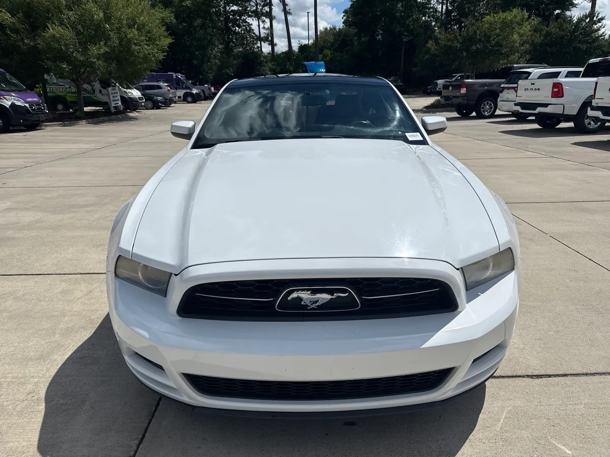 2014 Ford Mustang V6 Premium thumbnail 2