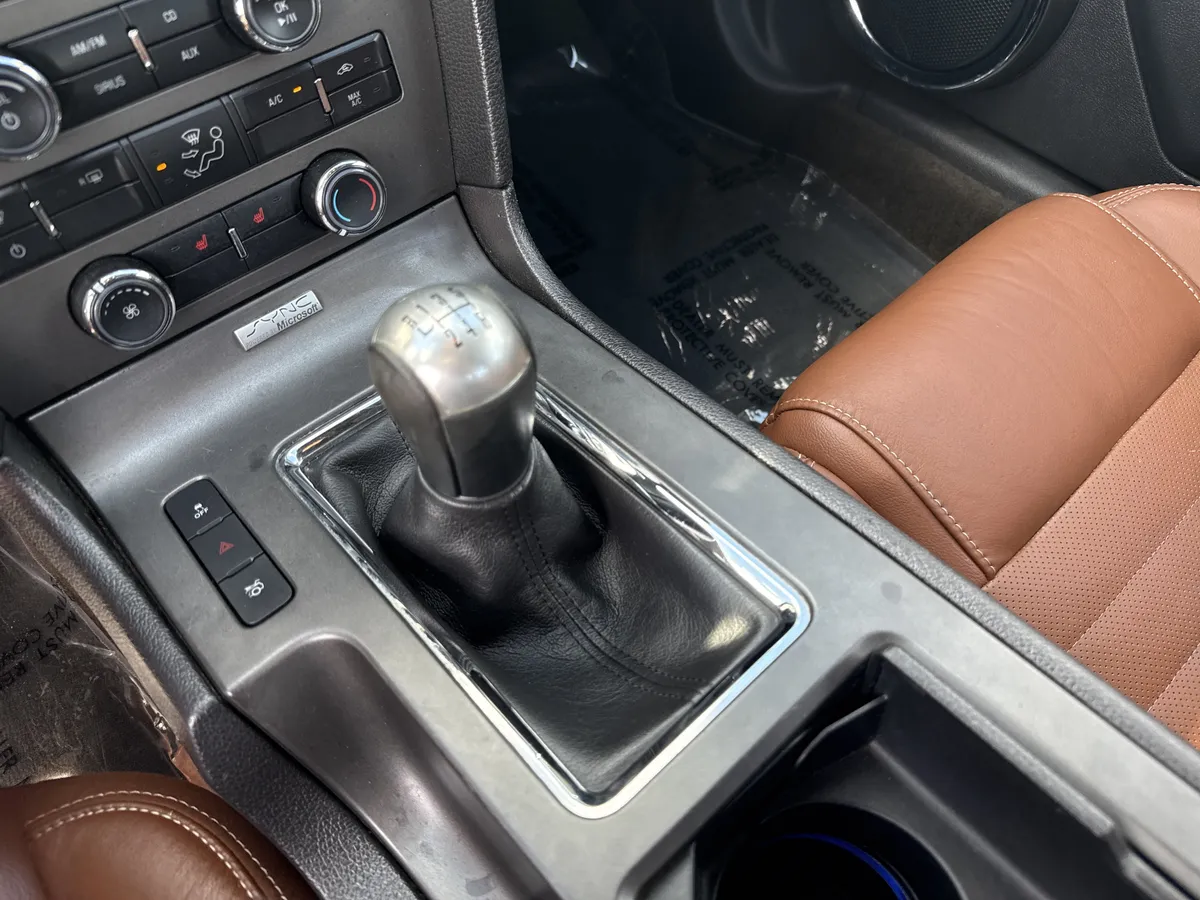2014 Ford Mustang V6 Premium thumbnail 24