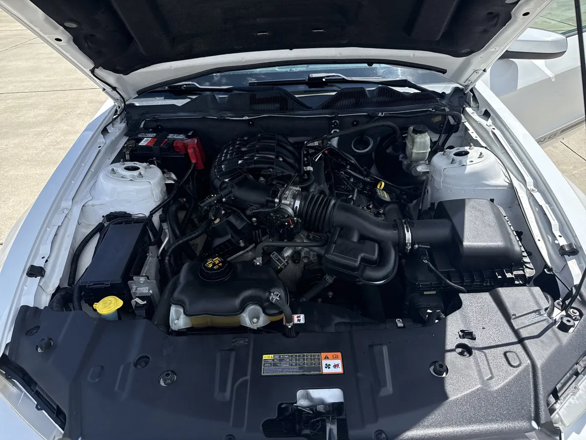 2014 Ford Mustang V6 Premium thumbnail 32