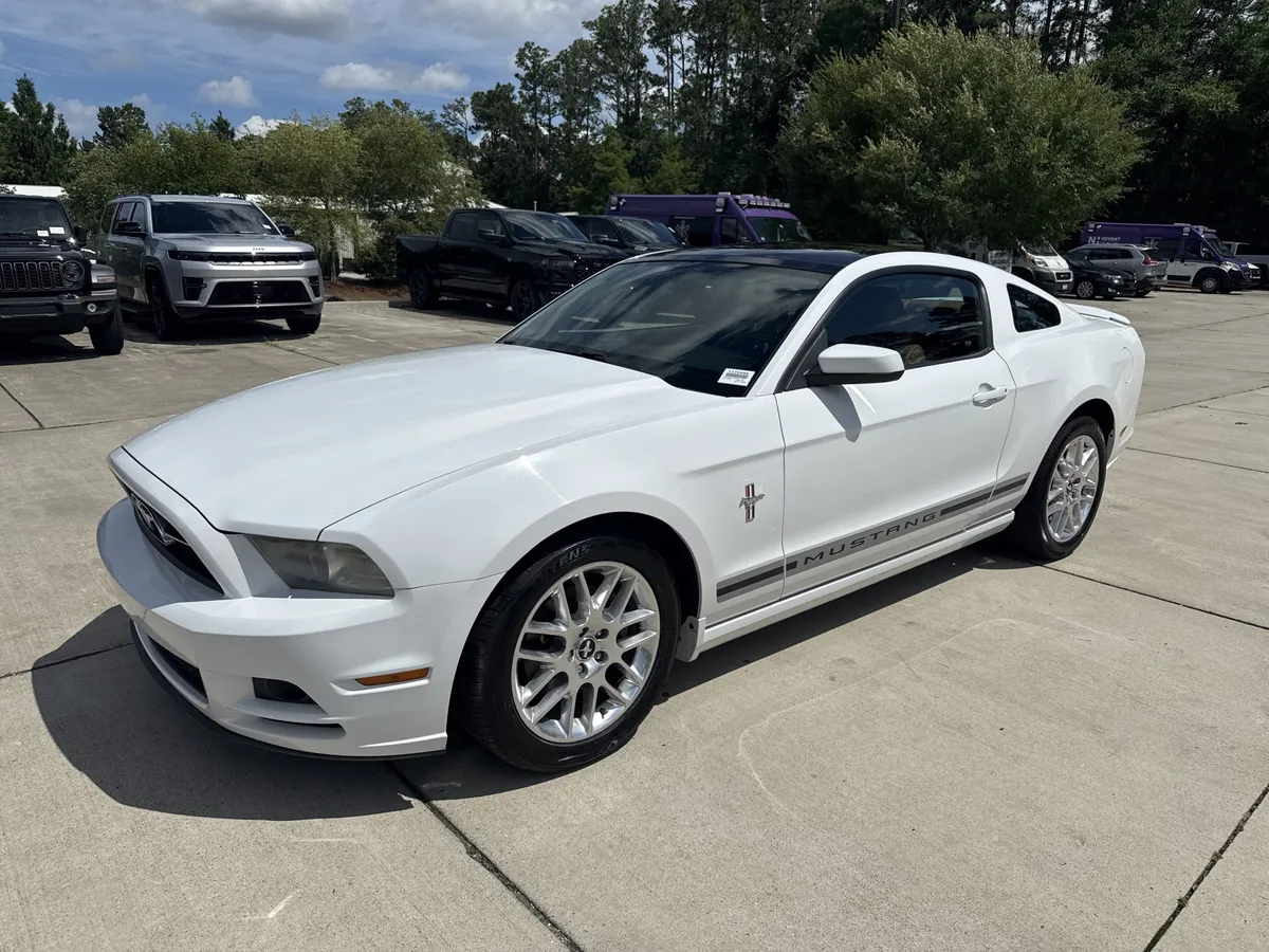 2014 Ford Mustang V6 Premium thumbnail 4