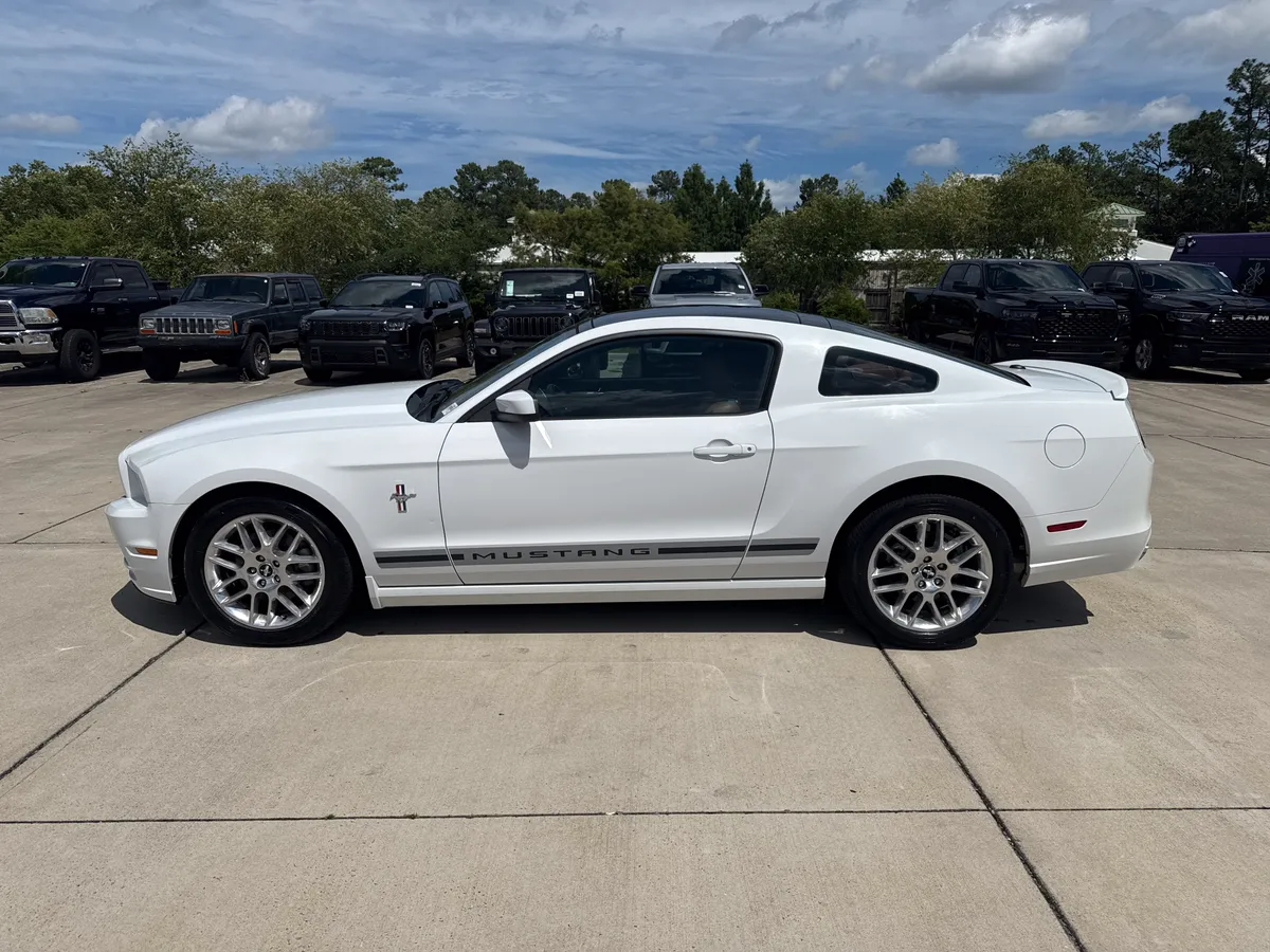 2014 Ford Mustang V6 Premium thumbnail 6