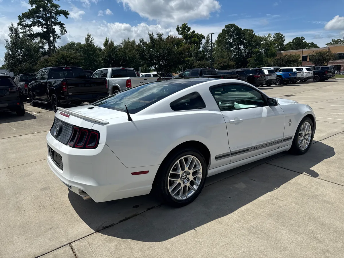 2014 Ford Mustang V6 Premium thumbnail 9