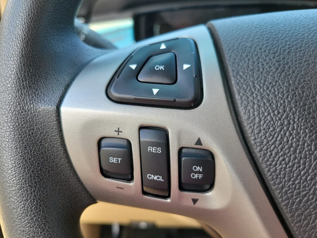 2014 Ford Taurus SE thumbnail 11