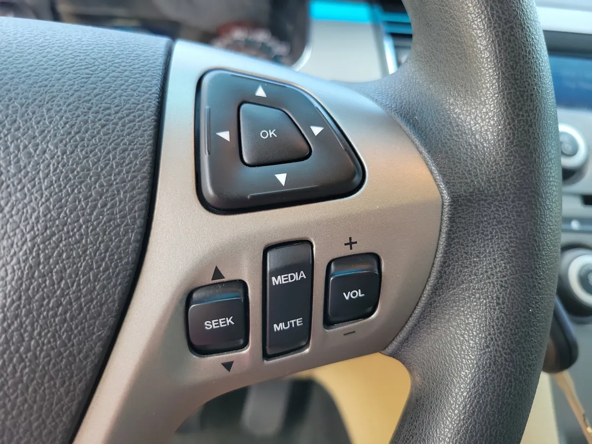 2014 Ford Taurus SE thumbnail 12
