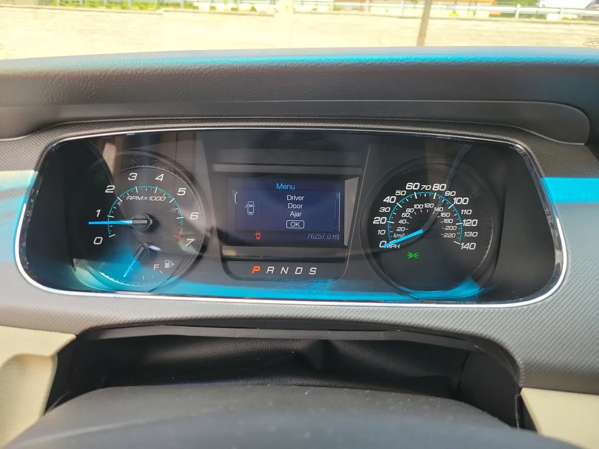 2014 Ford Taurus SE thumbnail 13