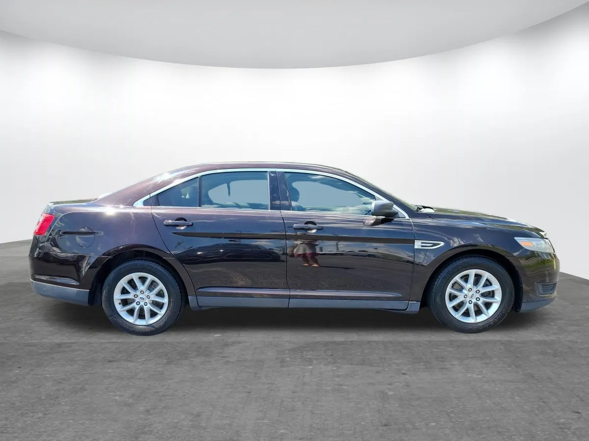 2014 Ford Taurus SE thumbnail 17