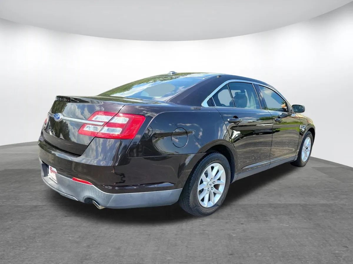 2014 Ford Taurus SE thumbnail 18