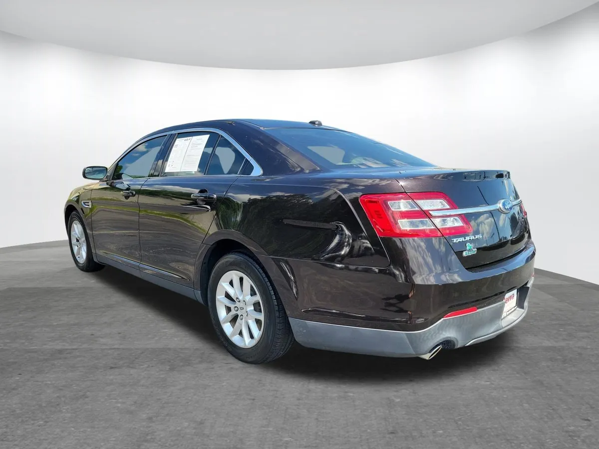 2014 Ford Taurus SE thumbnail 20
