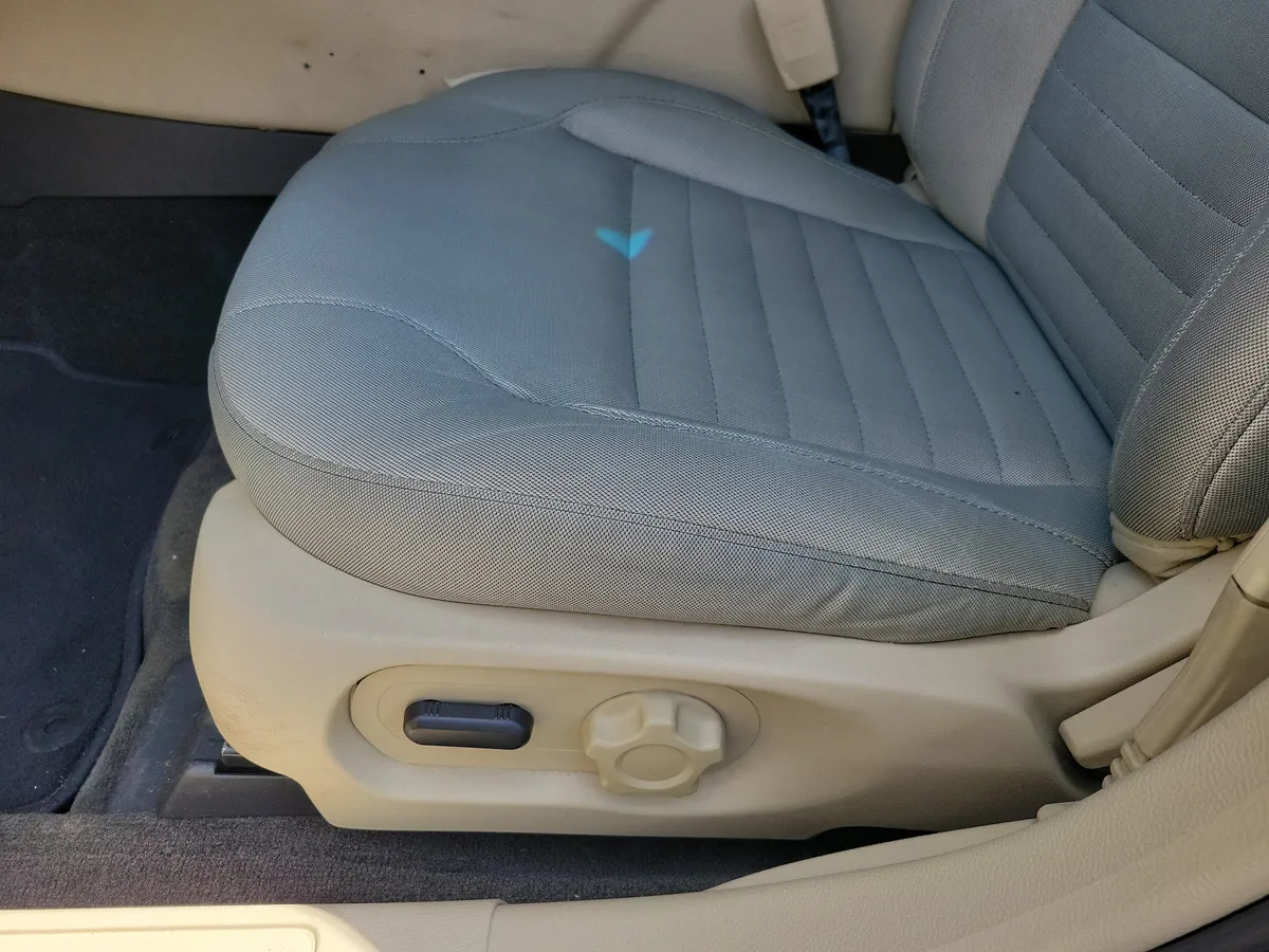 2014 Ford Taurus SE thumbnail 5