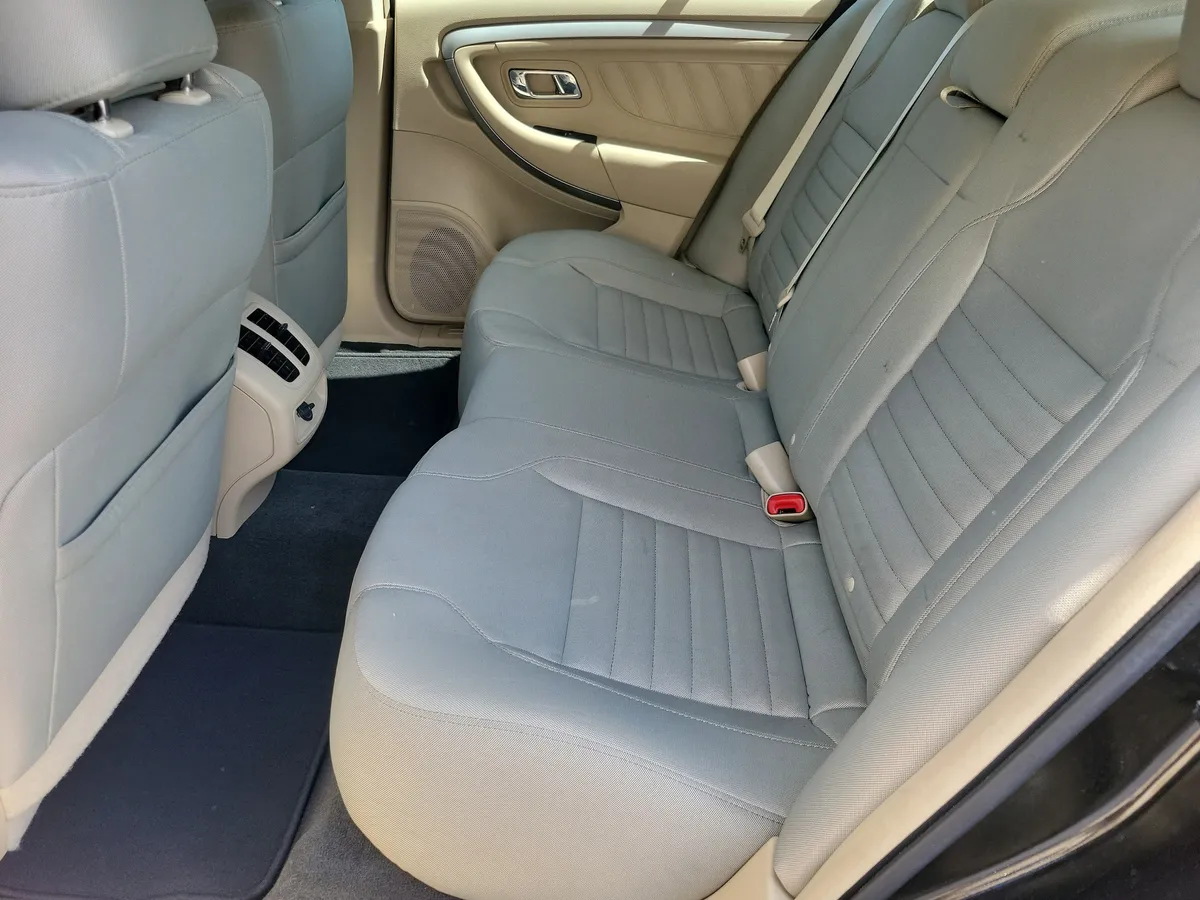2014 Ford Taurus SE thumbnail 7