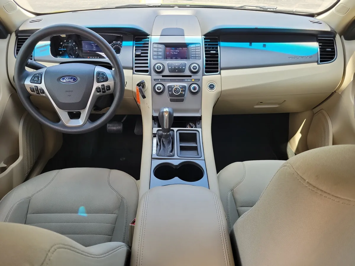 2014 Ford Taurus SE thumbnail 8