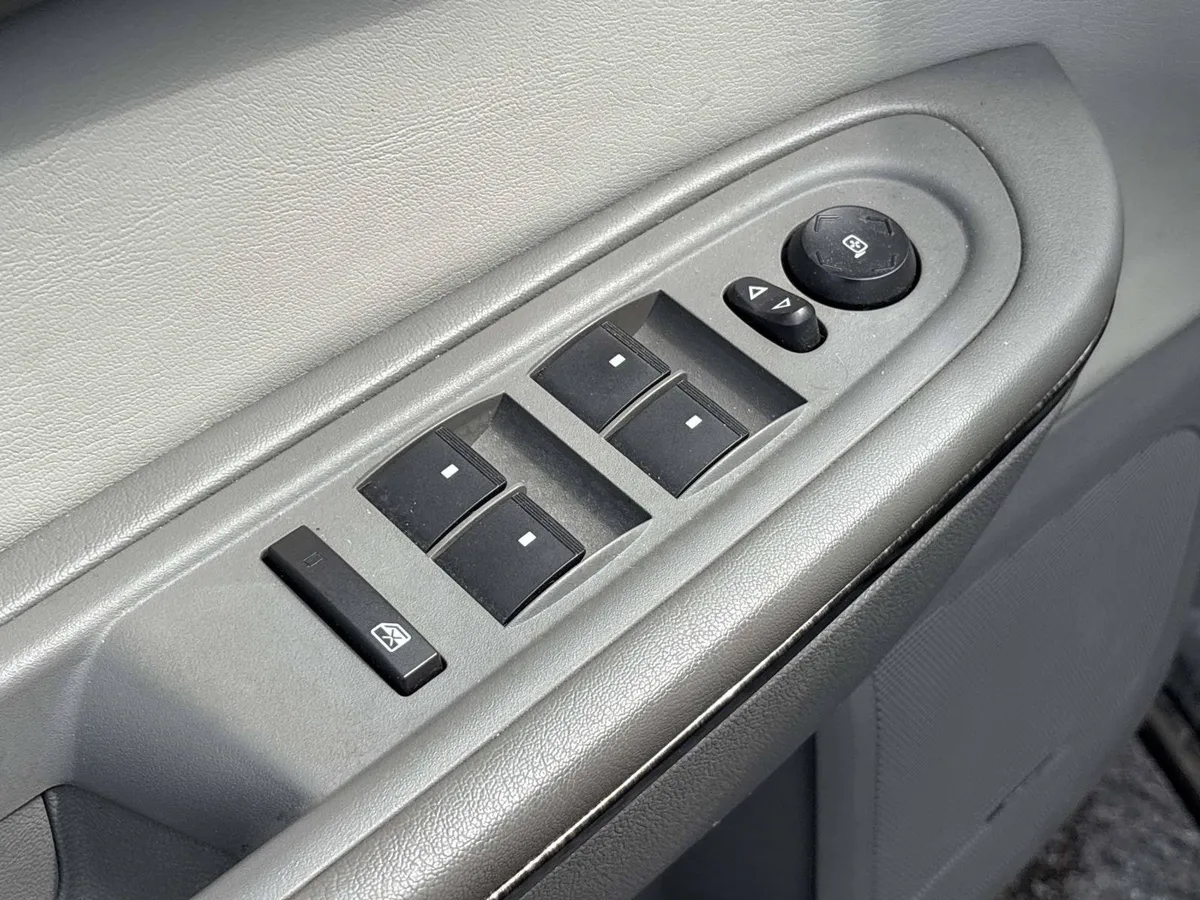 2014 GMC Acadia SLT thumbnail 13
