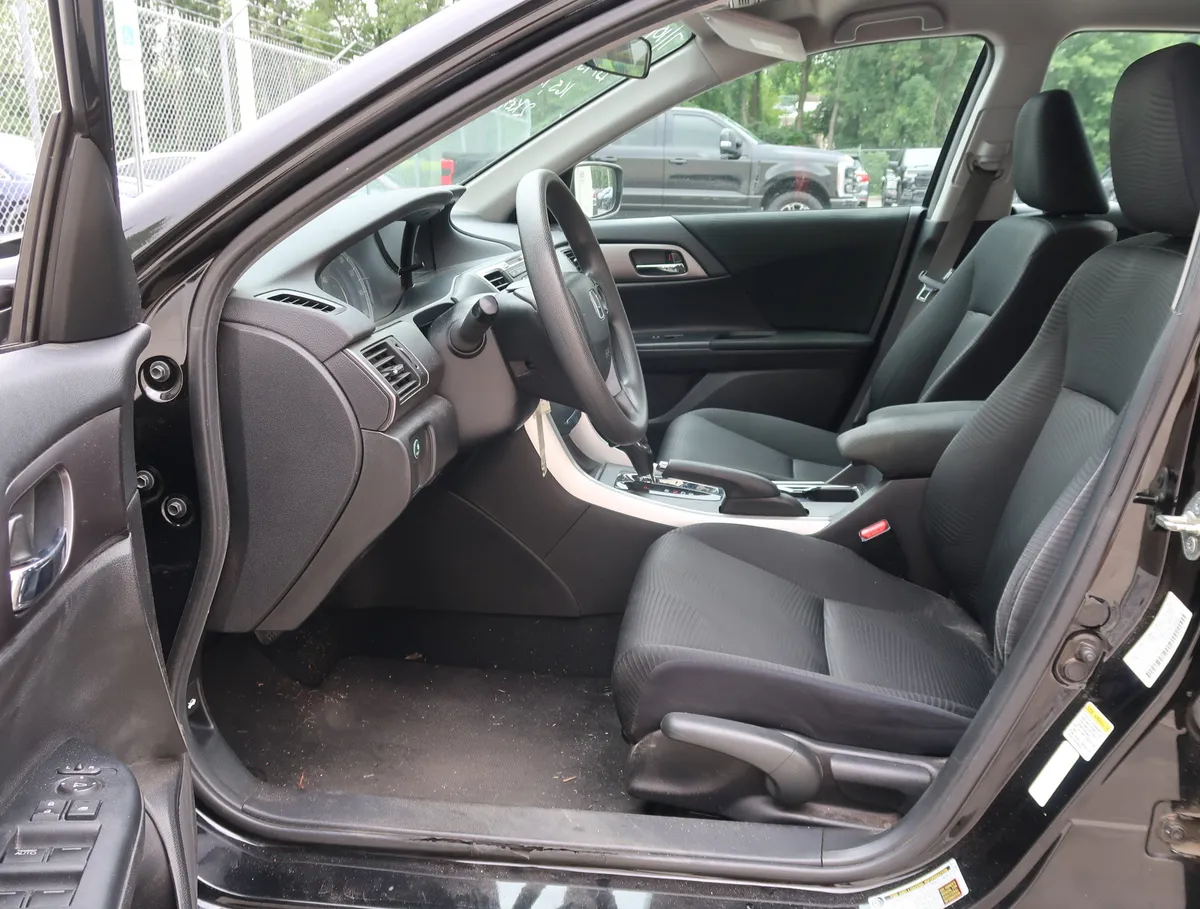 2014 Honda Accord LX thumbnail 12