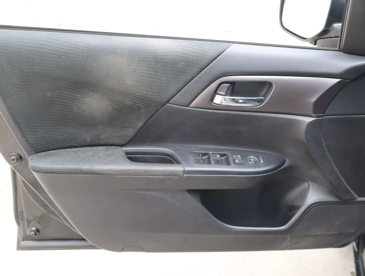 2014 Honda Accord LX thumbnail 16