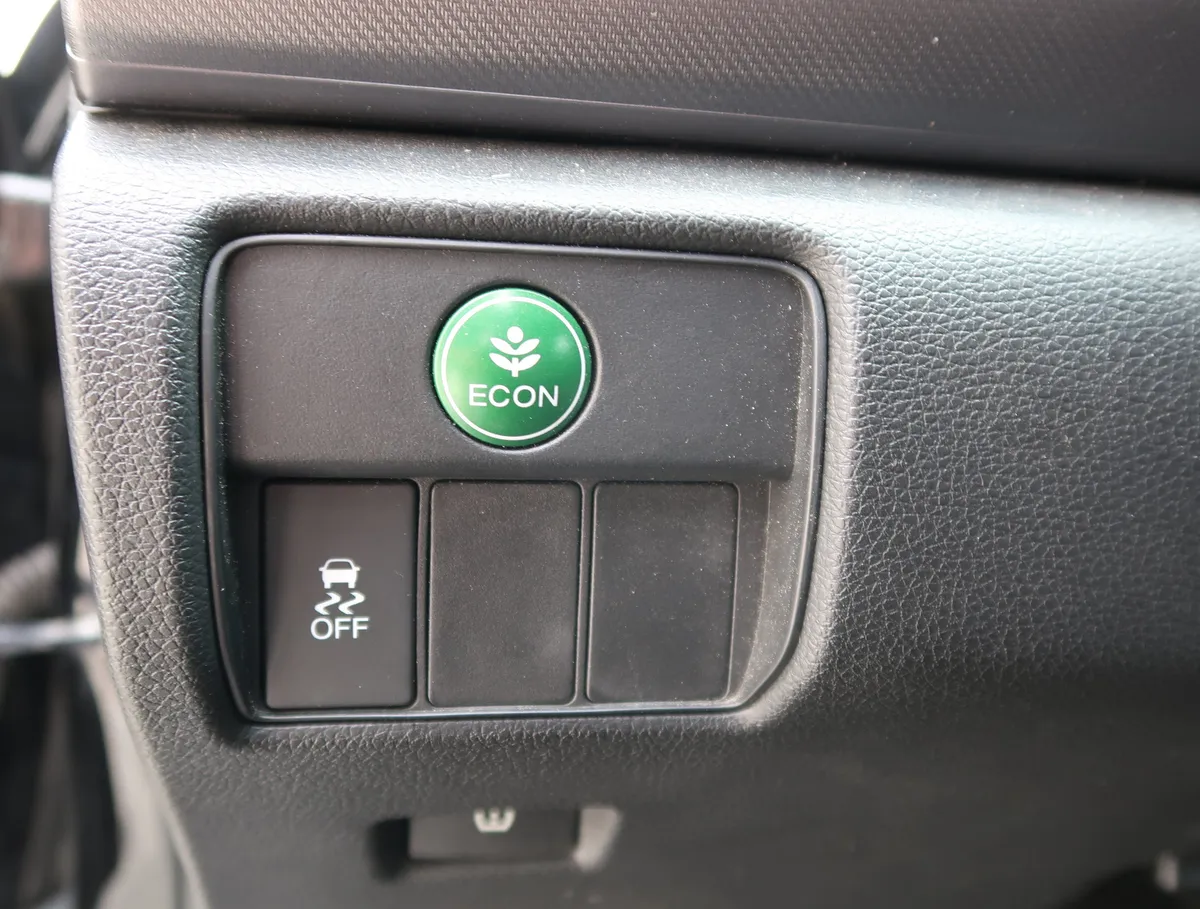 2014 Honda Accord LX thumbnail 17