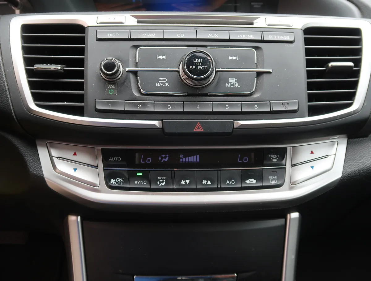 2014 Honda Accord LX thumbnail 25