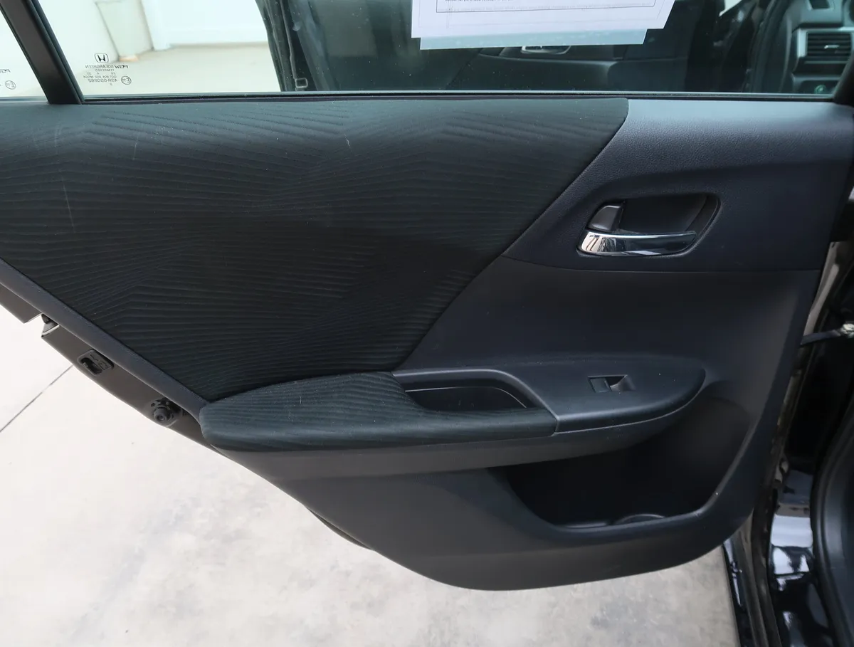 2014 Honda Accord LX thumbnail 30
