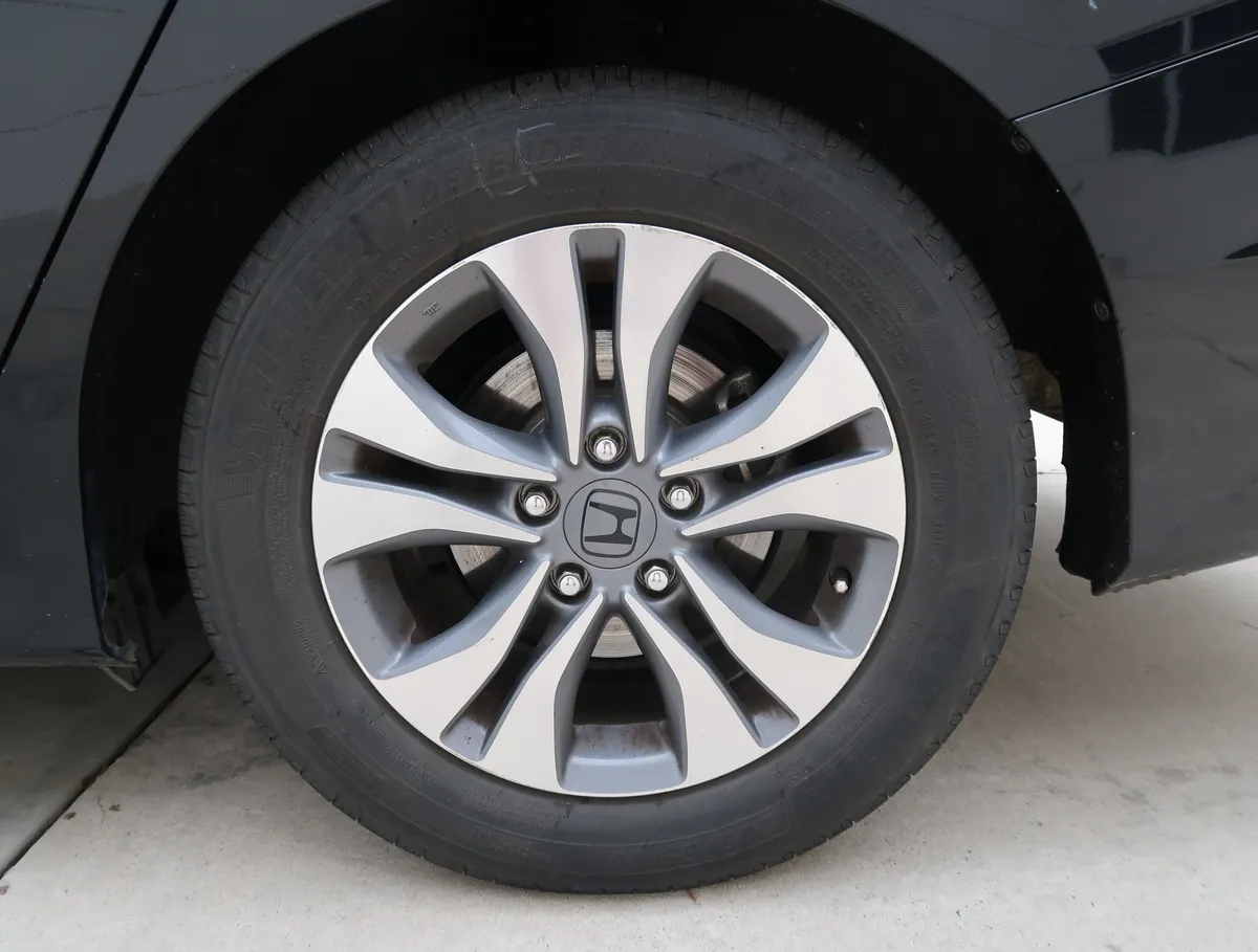2014 Honda Accord LX thumbnail 32