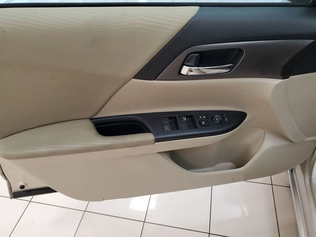 2014 Honda Accord LX thumbnail 13